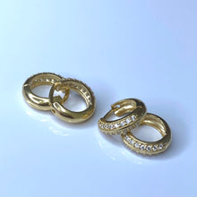  Brinco Argola com Duas Carreiras de Pedras de Zircônia e Filete de Ouro em Ouro / 18k Gold Hoop Earring with Two Rows of Zircon Stones and a Gold Fillet - Ricca Jewelry