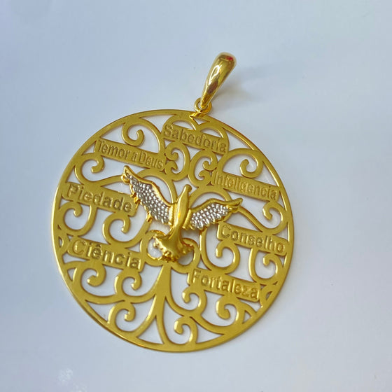 Pingente de Ouro 18k Modelo Redondo Divino Espírito Santo com Dizeres em Volta / 18k Gold Round Pendant with Holy Spirit and Surrounding Inscriptions - Ricca Jewelry