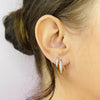 Brinco Argola em Ouro 18k com Zircônia e Detalhe Retangular Vazado 12mm / 18k Gold Hoop Earring with Zirconia Stones and Hollow Rectangular Detail 12mm - Ricca Jewelry