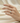 Anillo con 1 diamante central y 34 diamantes de acento