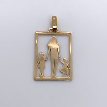  Pingente em Ouro 18k Modelo Familia Mae com 2 Filhas / Mother and Daughters' 18k Gold Family Pendant