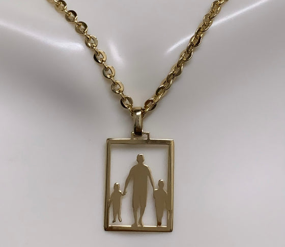 Pingente em Ouro 18k Modelo Família: Pai e Dois Filhos em Ouro 18k / Father and Two Sons 18k Gold Family Pendant - Ricca Jewelry