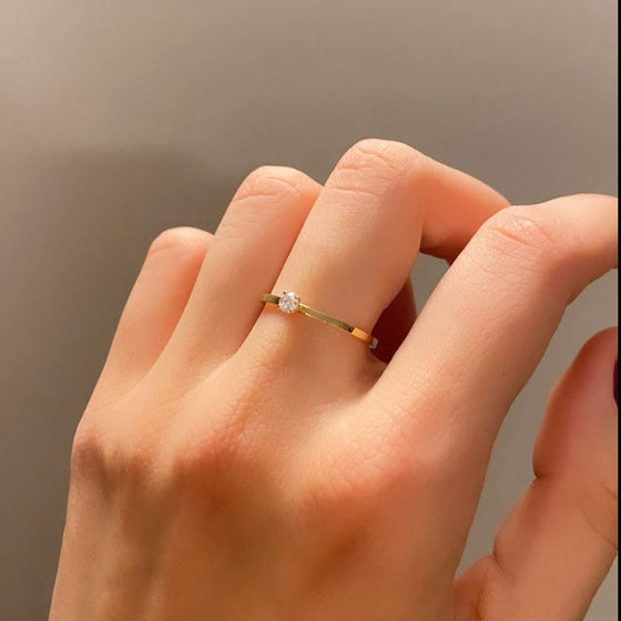 Anel de Ouro 18k Modelo Solitario com DIamante de 0.1Ct / 18k Gold Solitaire Ring with 0.1 Ct Diamond - Ricca Jewelry