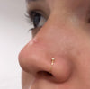 Piercing em Ouro 18k Modelo Argola com Zirconia para Nariz / 18k Gold Hoop Nose Ring with Cubic Zirconia - Ricca Jewelry