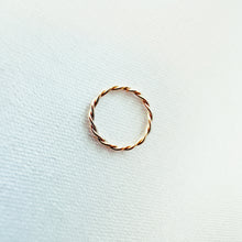  Piercing de Ouro 18k Modelo Argola Trançada para Nariz/ 18k Gold Braided Nose Ring Piercing - Ricca Jewelry