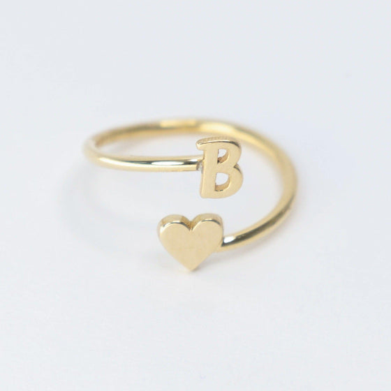 Anel em Ouro 18k Modelo Letra e Coraçao / 18k Gold Letter and Heart Model Ring - Ricca Jewelry