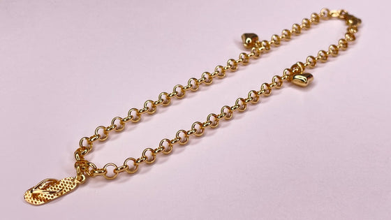 Tornozeleira de Ouro 18k Modelo Elo Portgues com 2 Pingentes de Coracao e 1 pingente Chinela - Ricca Jewelry