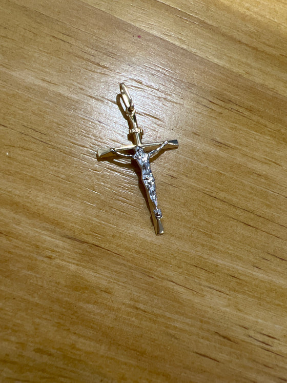 Pingente Cruz com Cristo em Ouro Branco - Ricca Jewelry