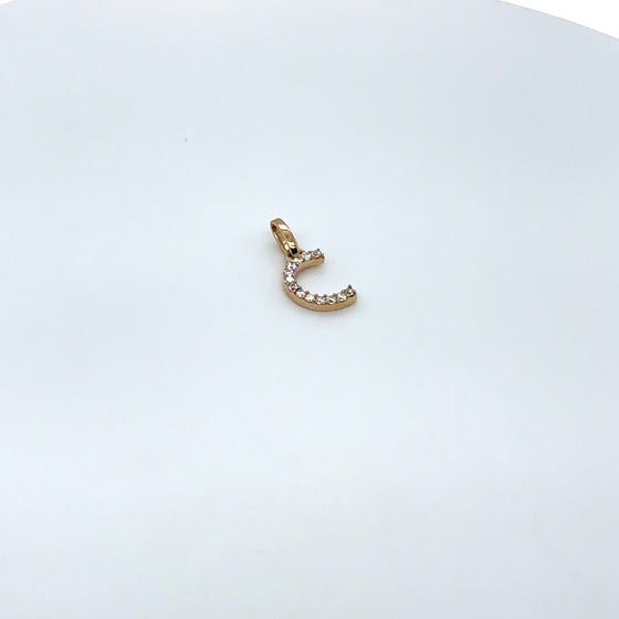 Pingente em Ouro 18K Letra 'C' com 13 Diamantes / 18K Gold Letter 'C' Pendant with 13 Diamonds - Ricca Jewelry